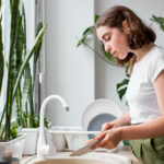 membersihkan water sink