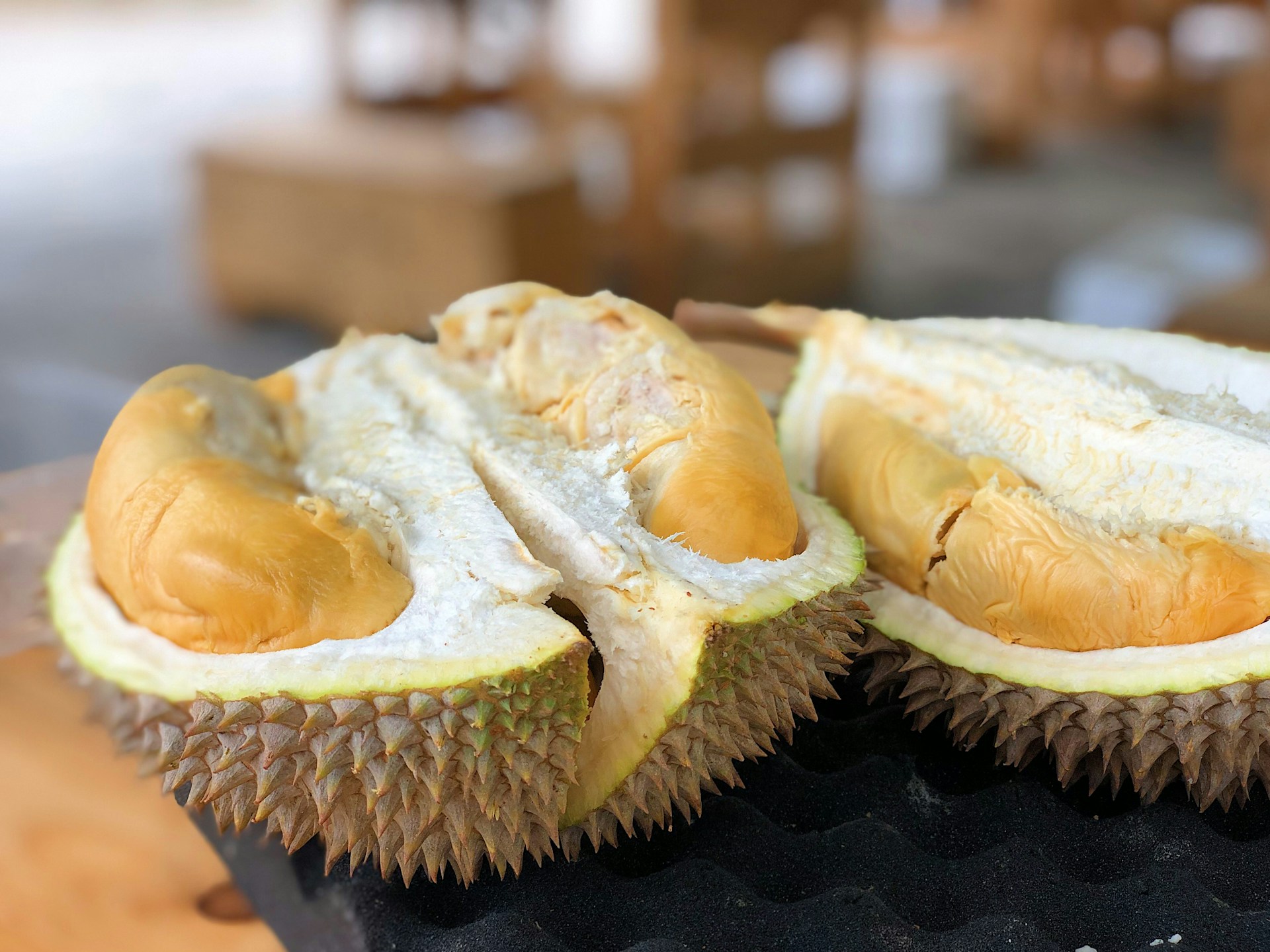 Tips membuka durian